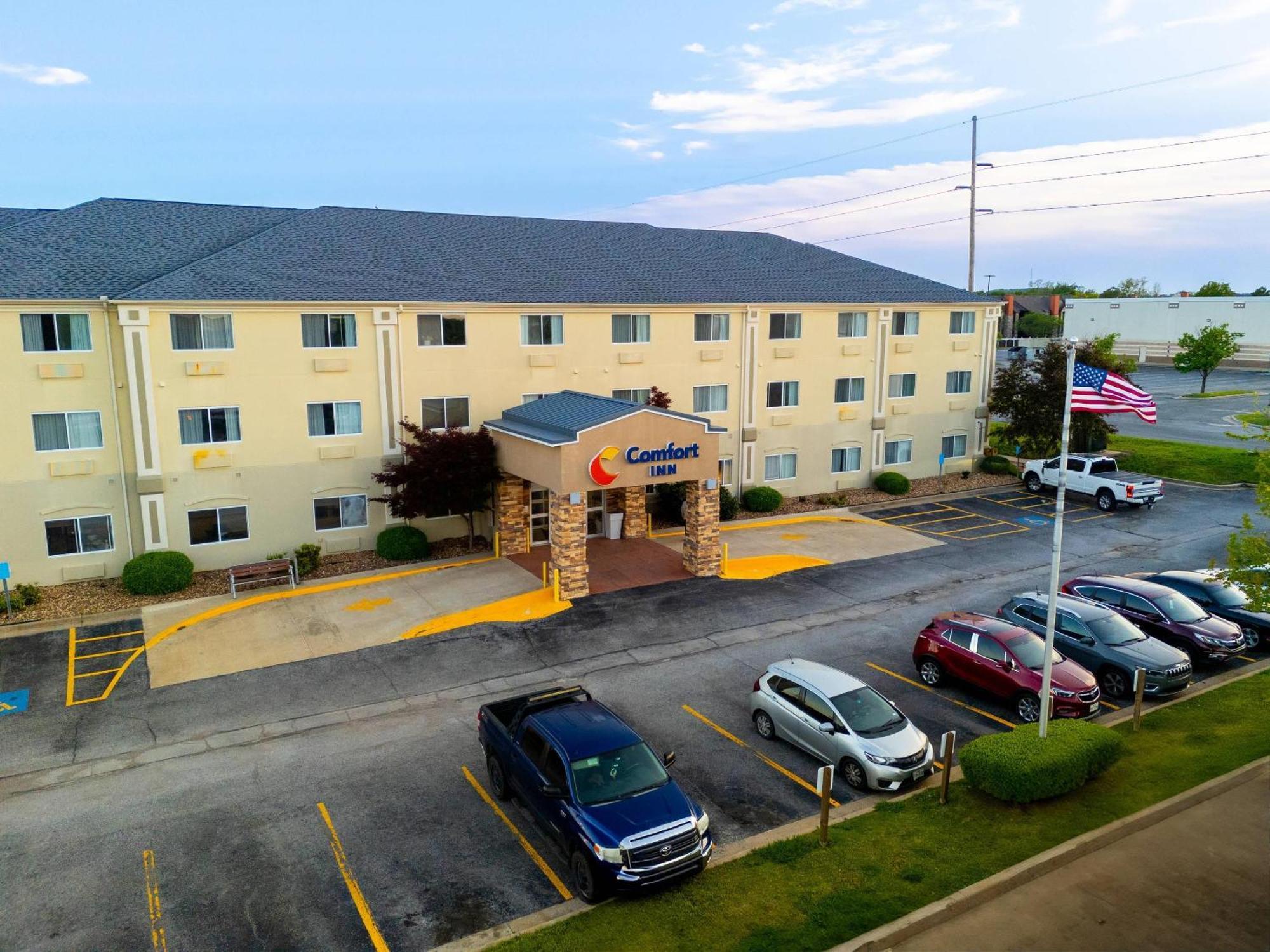 Comfort Inn South Tulsa - Woodland Hills Exterior photo
